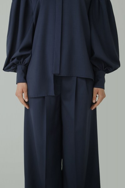 Camicia oversize asimmetrica FW25C06 02